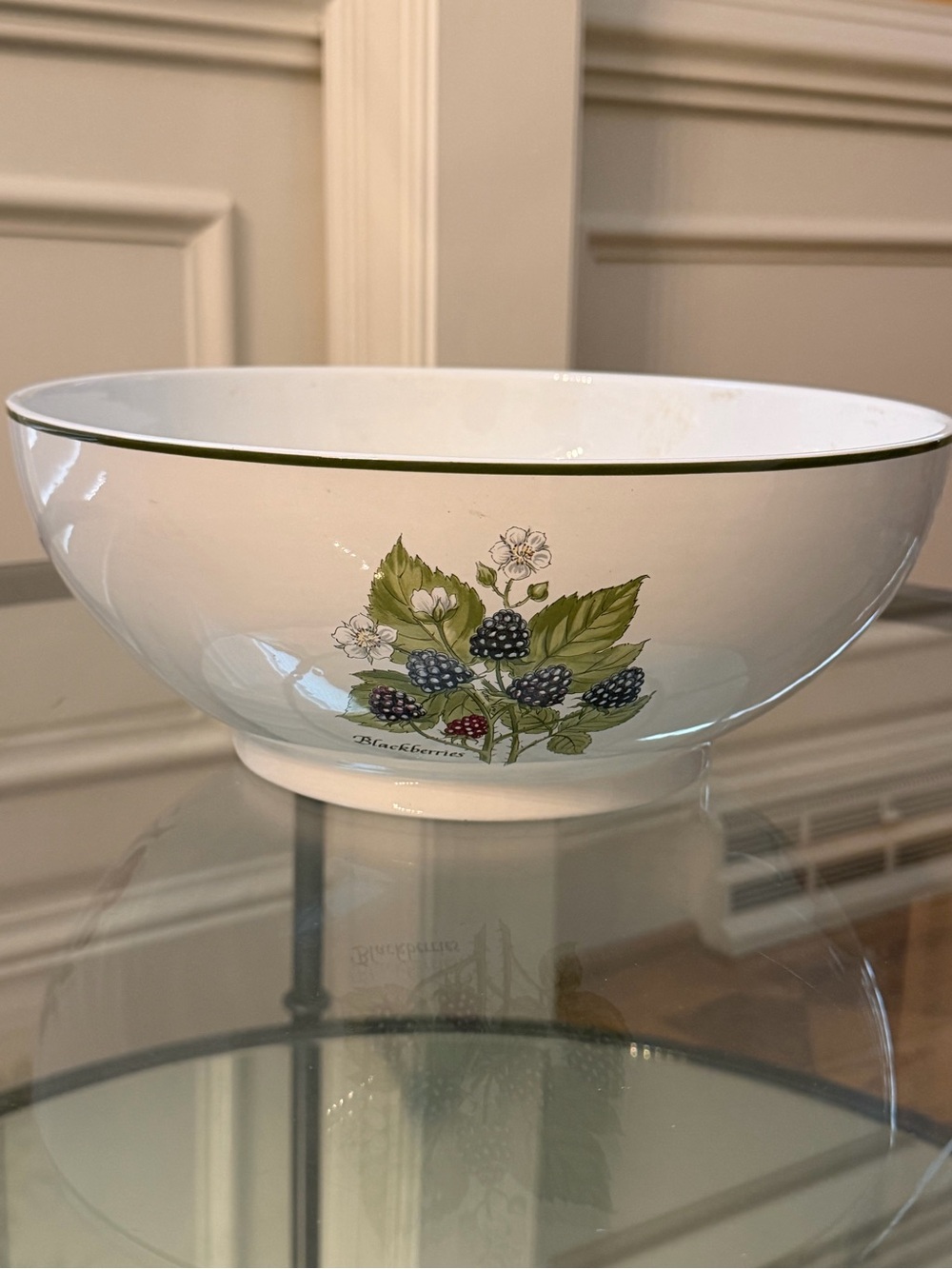 TIFFANY & CO White Berry Pattern Serving Bowl